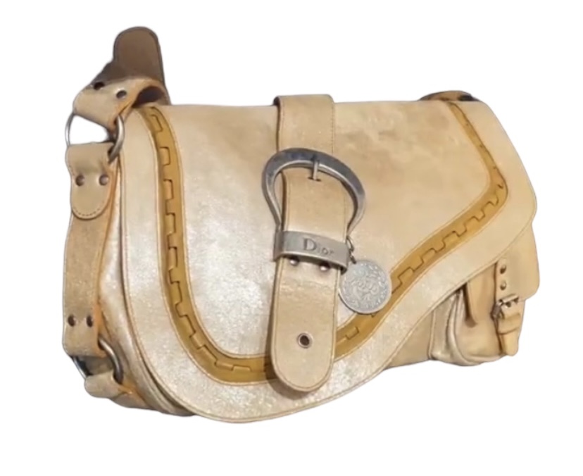 Cette image a un attribut alt vide ; le nom du fichier est christian-dior-gaucho-bag-john-galliano-2006-1.jpg